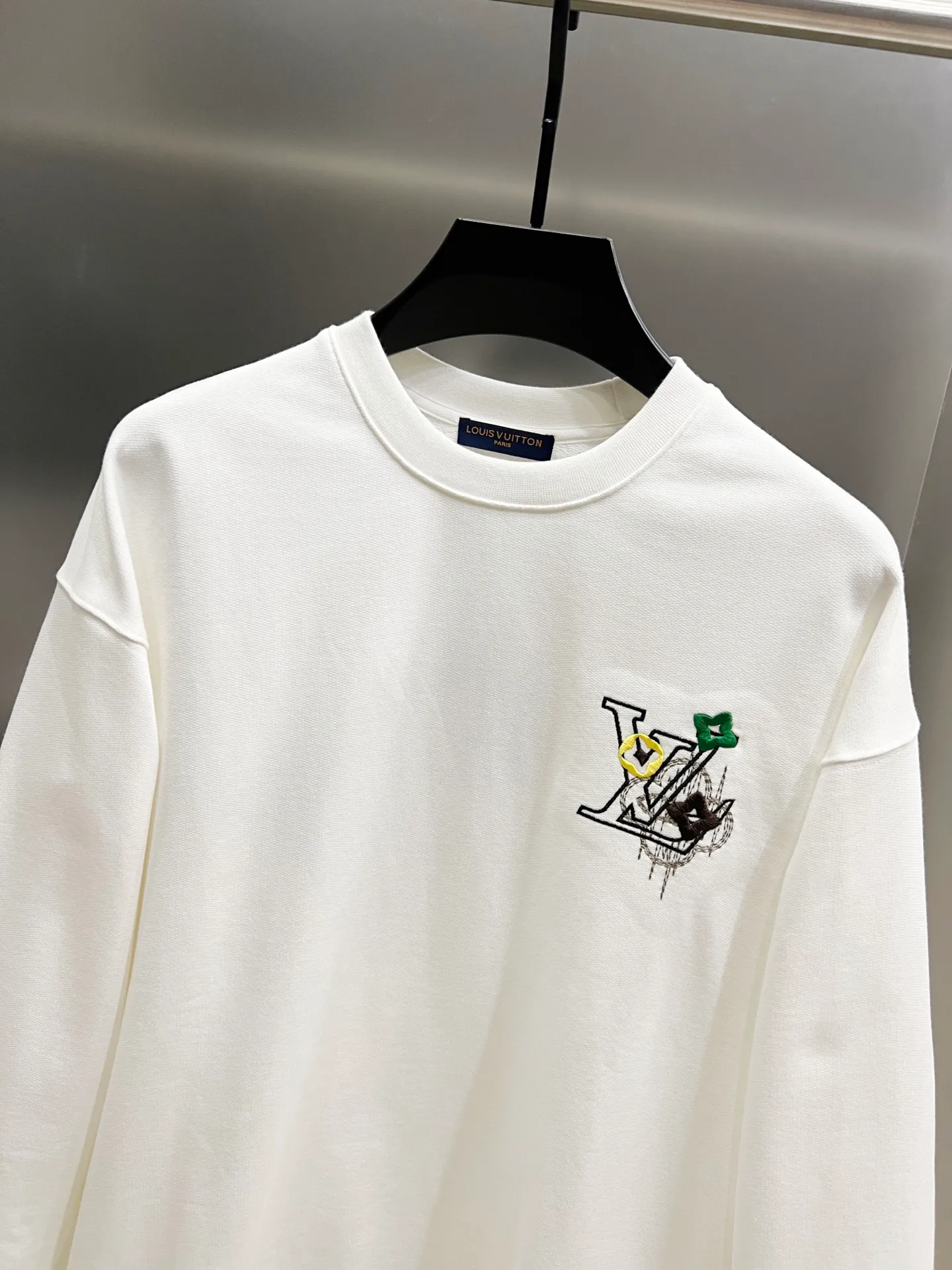 🅿️290 1v Louis* 2025 autumn and winter new style, customized 430g double yarn fabric, round neck long-sleeved sweatshirt, classic three-dimensional embroidery design, high-end version! The same loose version for men and women S M L XL XXL five sizes color black white